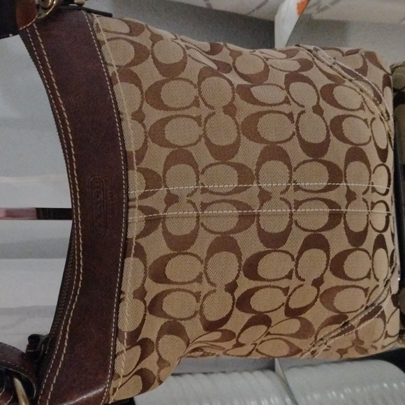 Authentic Coach signature Jacquard medium duffle crossbody shoulder bag. - Picture 5 of 10